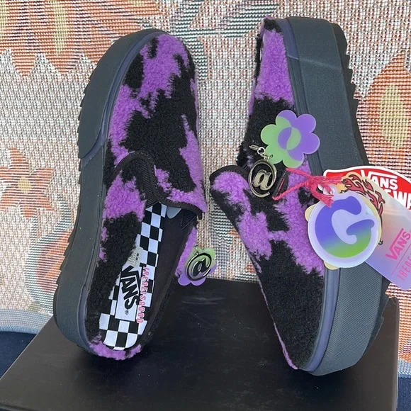 Vans WMNS Classic Slip-0n
Ireneisgood Multi
VN0A4BVZBMB
Platforms - Picture 11 of 16